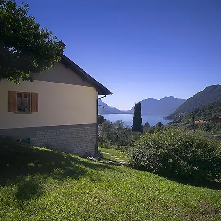 Holiday home Bellagio's Sunrise *